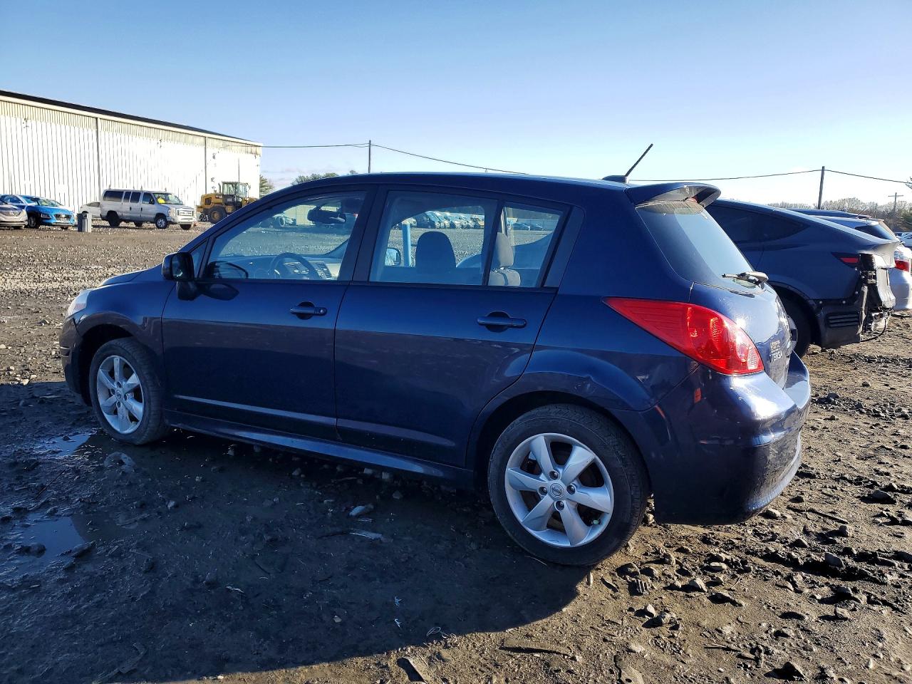 2012 NISSAN VERSA photo 2