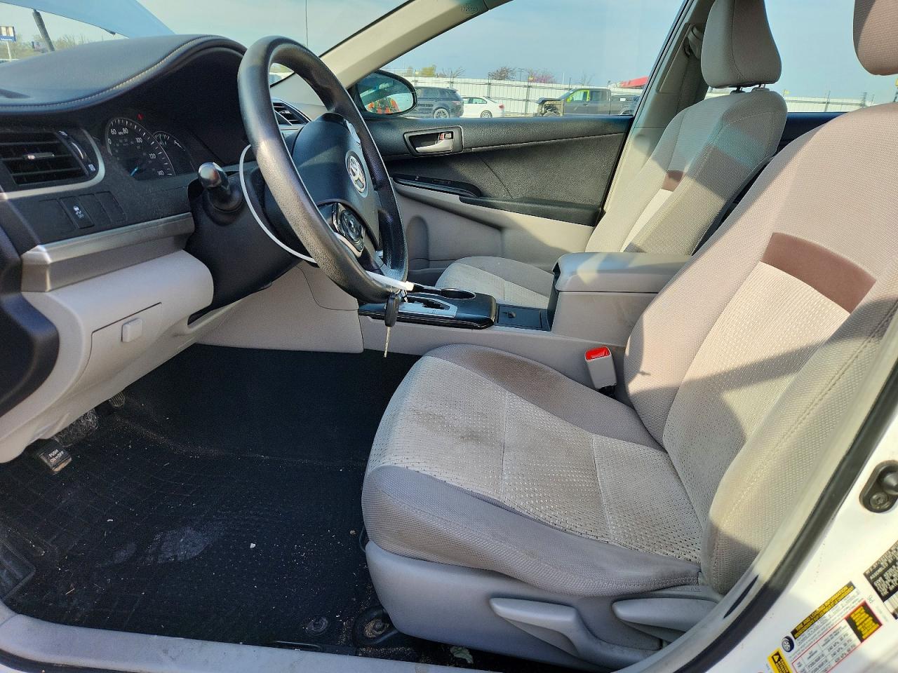 2012 TOYOTA CAMRY LE photo 13