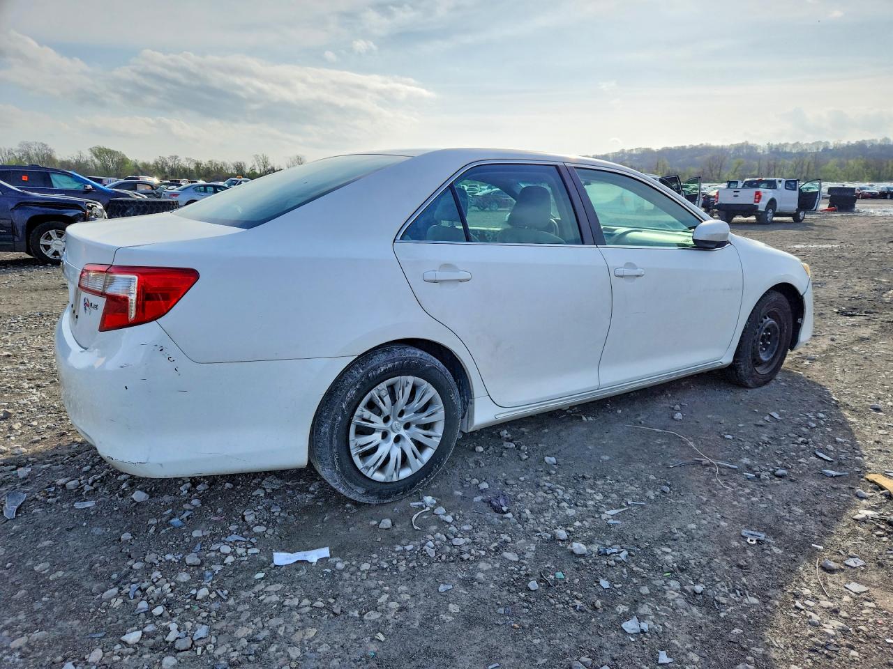 2012 TOYOTA CAMRY LE photo 5