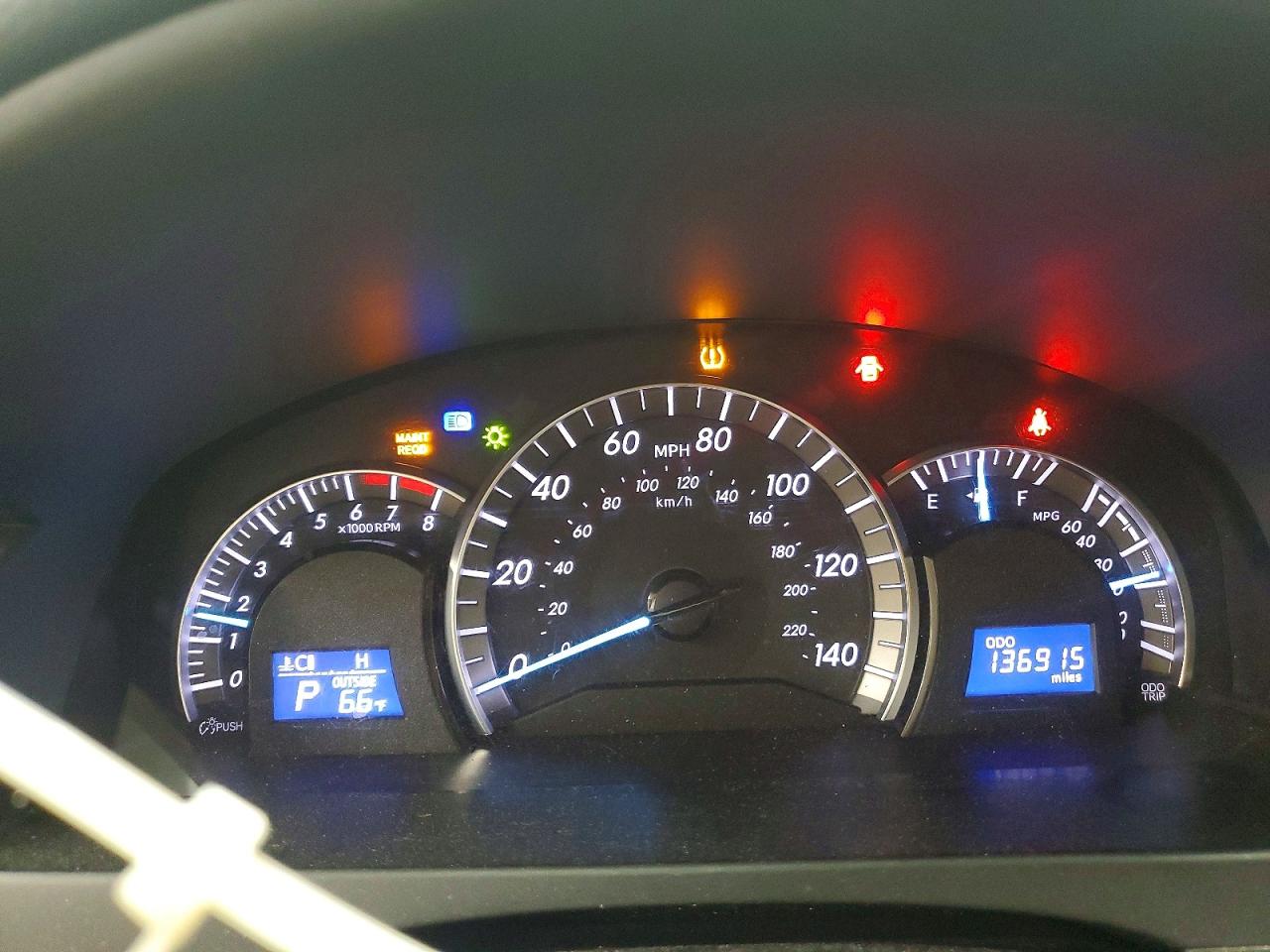2013 TOYOTA CAMRY SE photo 9
