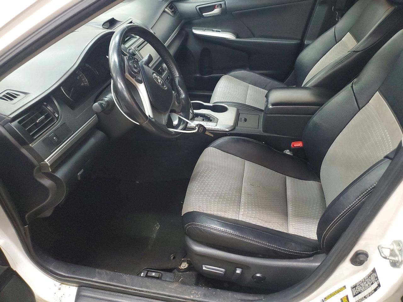 2013 TOYOTA CAMRY SE photo 7