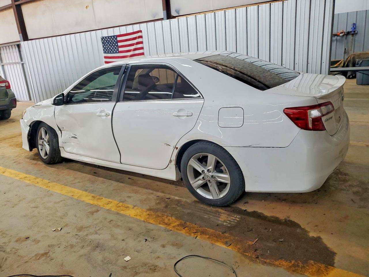 2013 TOYOTA CAMRY SE photo 2