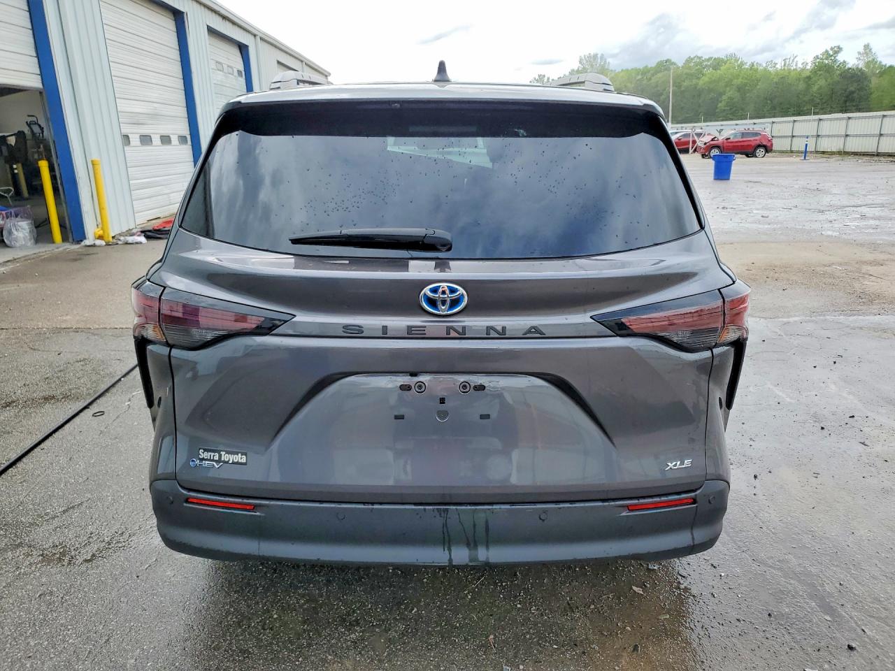 2025 TOYOTA SIENNA XLE 8-PASSENGER photo 11