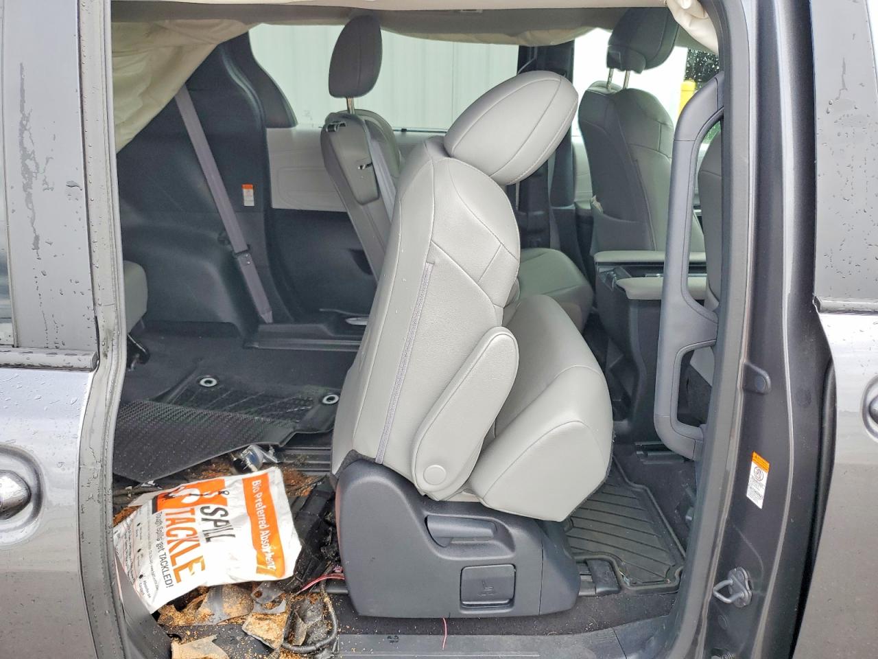 2025 TOYOTA SIENNA XLE 8-PASSENGER photo 21