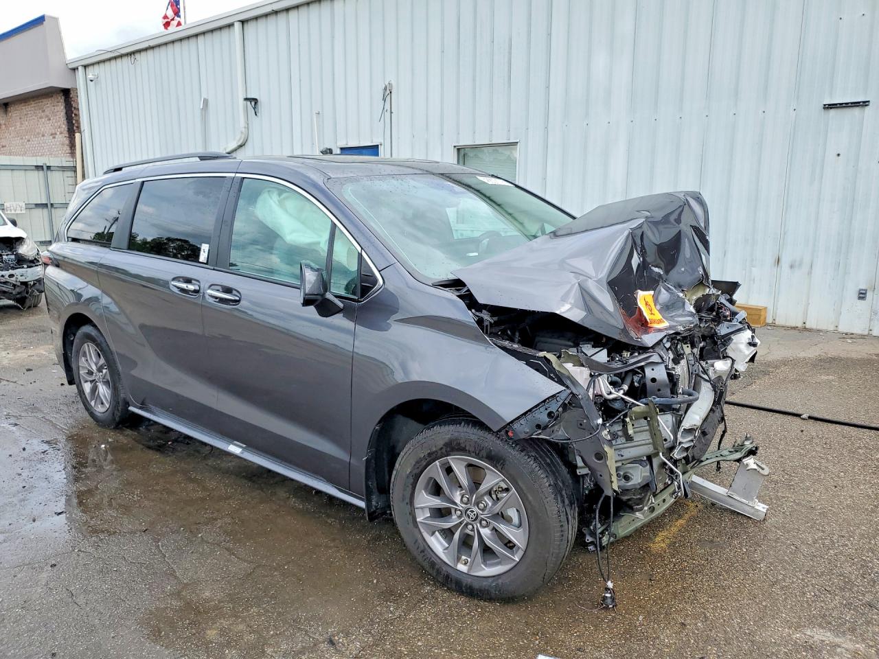 2025 TOYOTA SIENNA XLE 8-PASSENGER photo 7