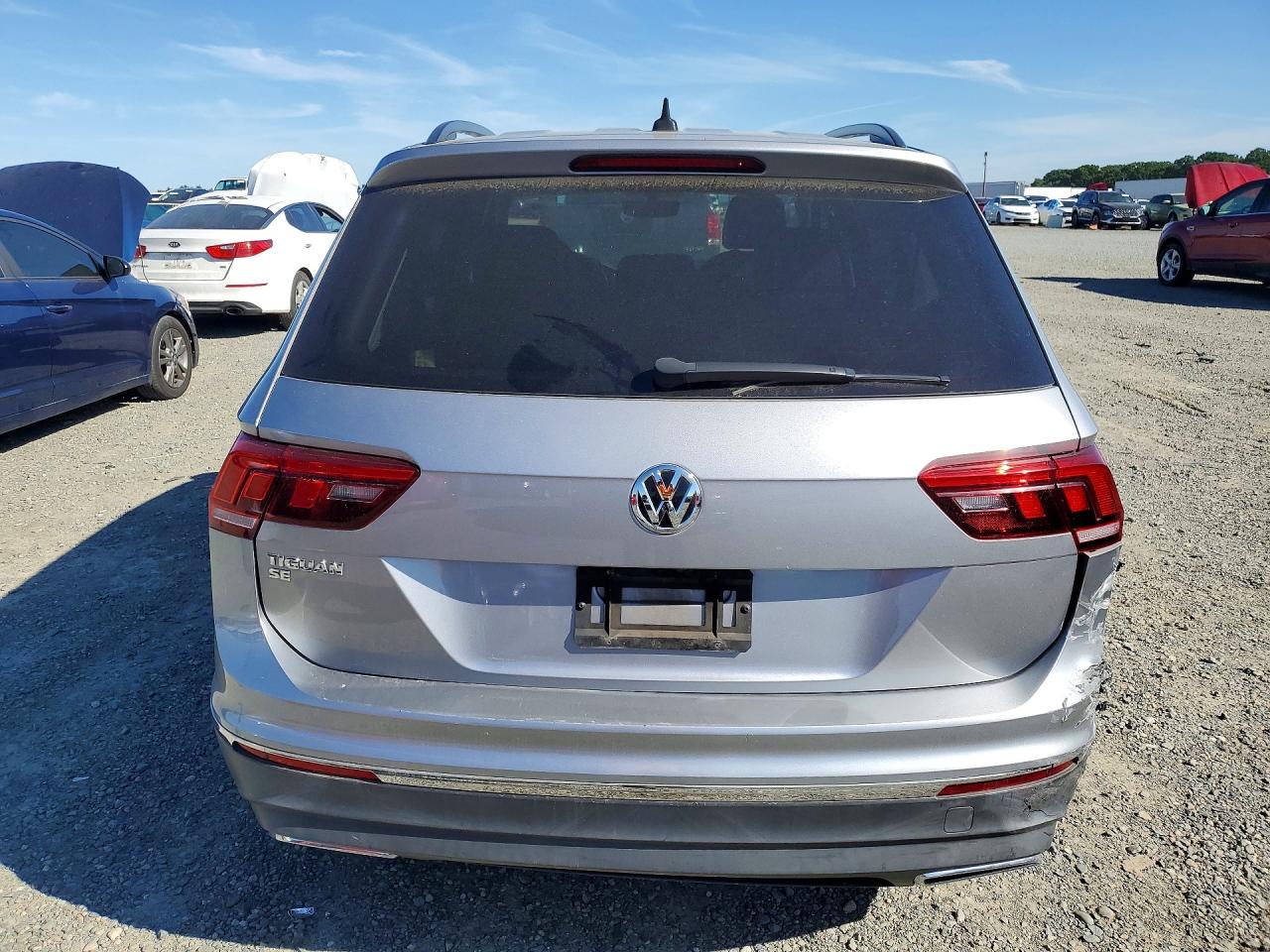 2021 VOLKSWAGEN TIGUAN SE photo 11