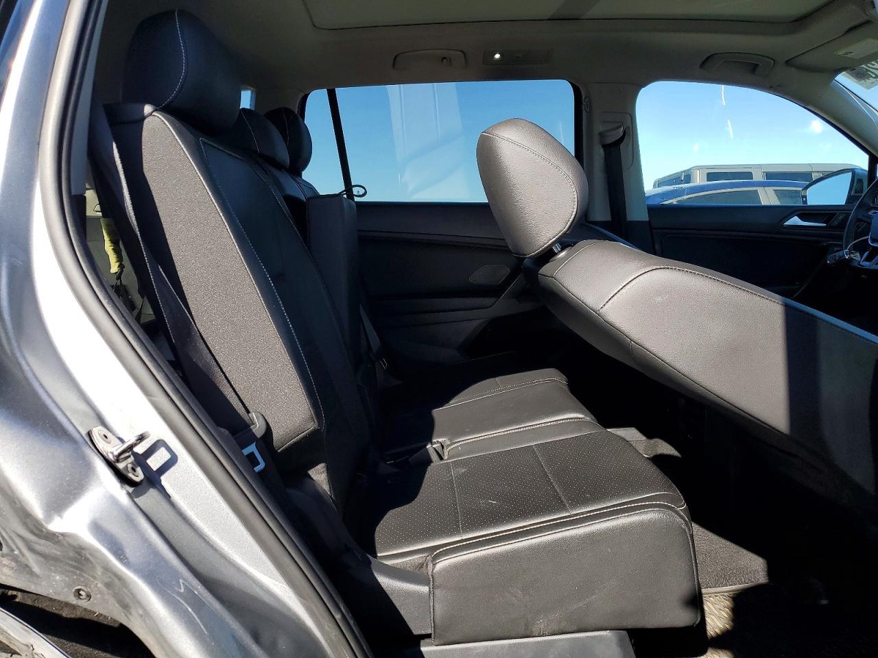 2021 VOLKSWAGEN TIGUAN SE photo 21