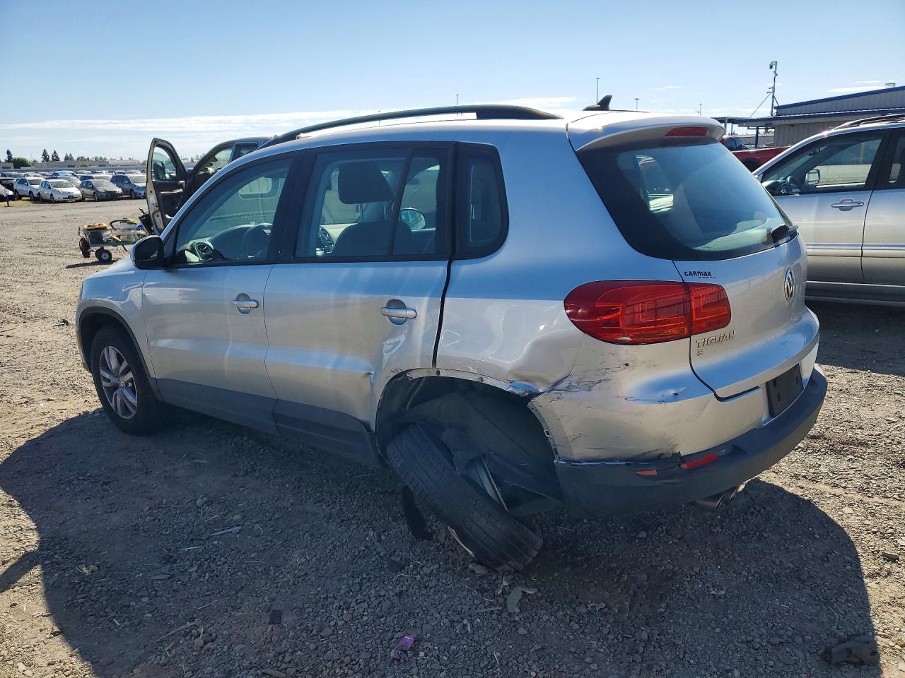 2017 VOLKSWAGEN TIGUAN S photo 3