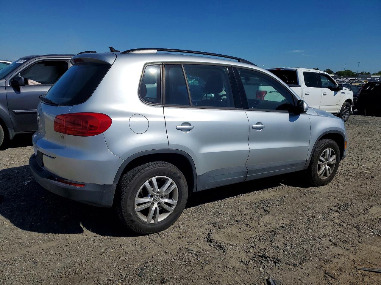 2017 VOLKSWAGEN TIGUAN S photo 5
