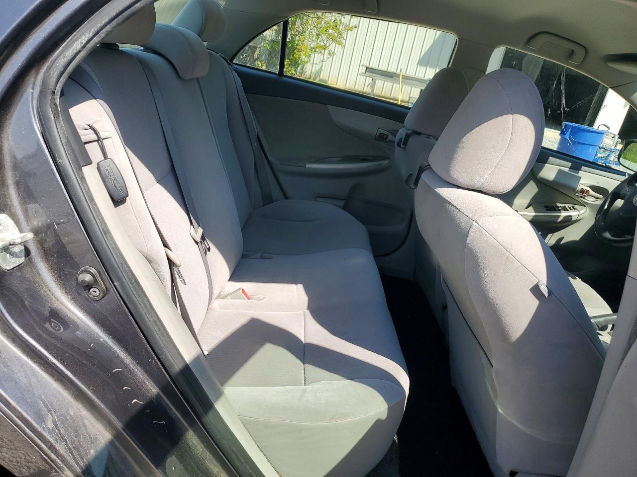 2013 TOYOTA COROLLA LE photo 19