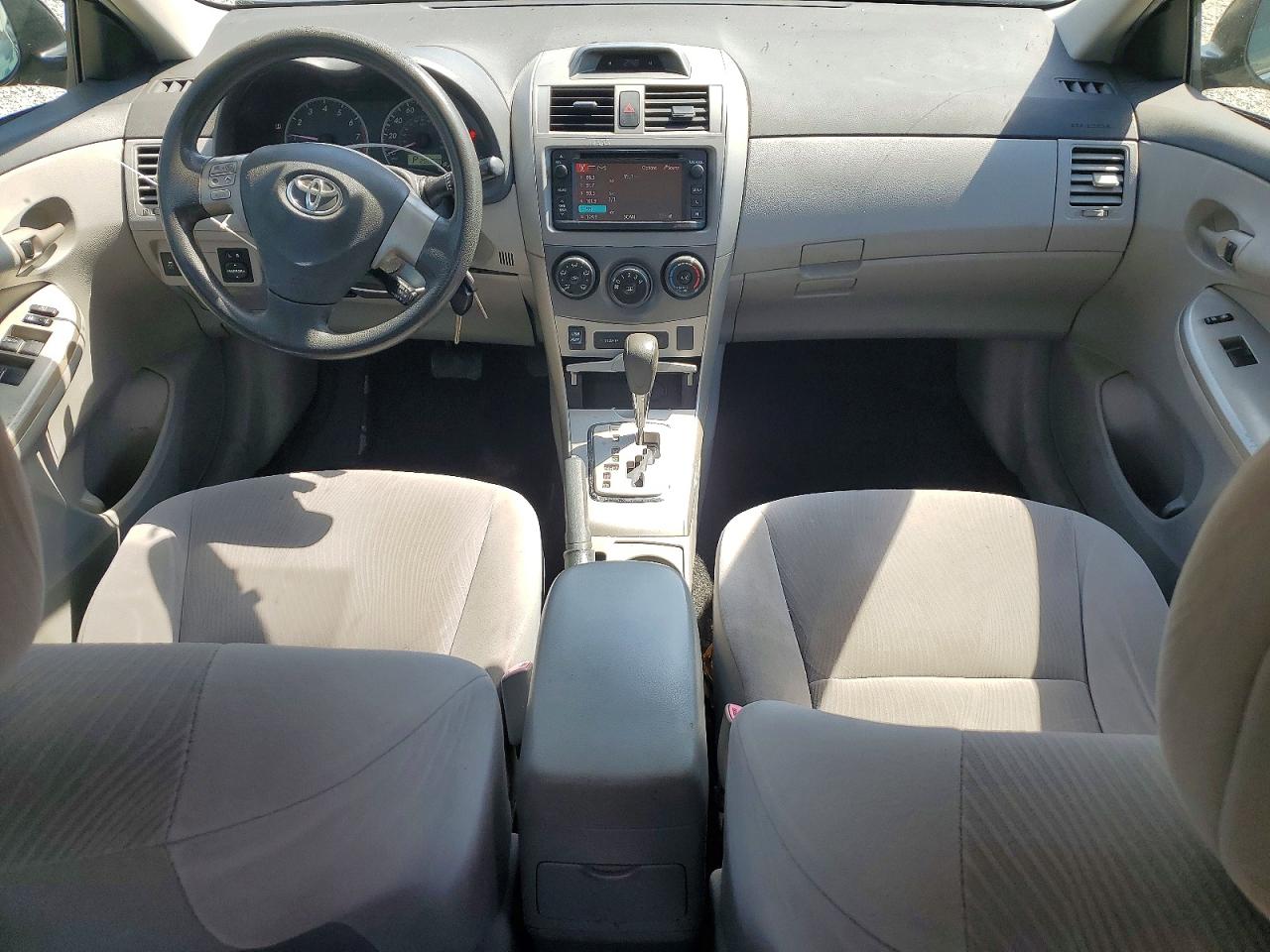 2013 TOYOTA COROLLA LE photo 15