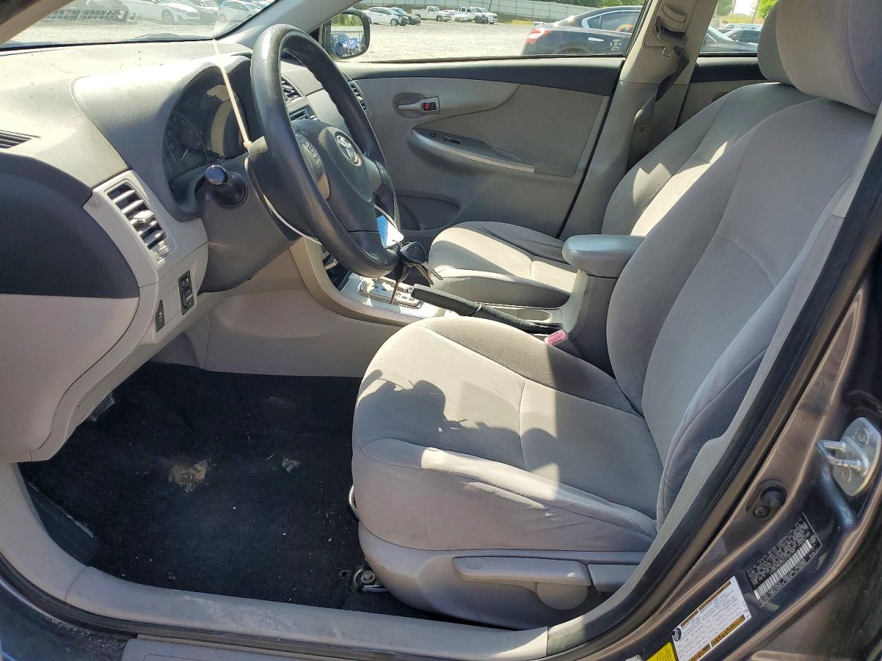 2013 TOYOTA COROLLA LE photo 13