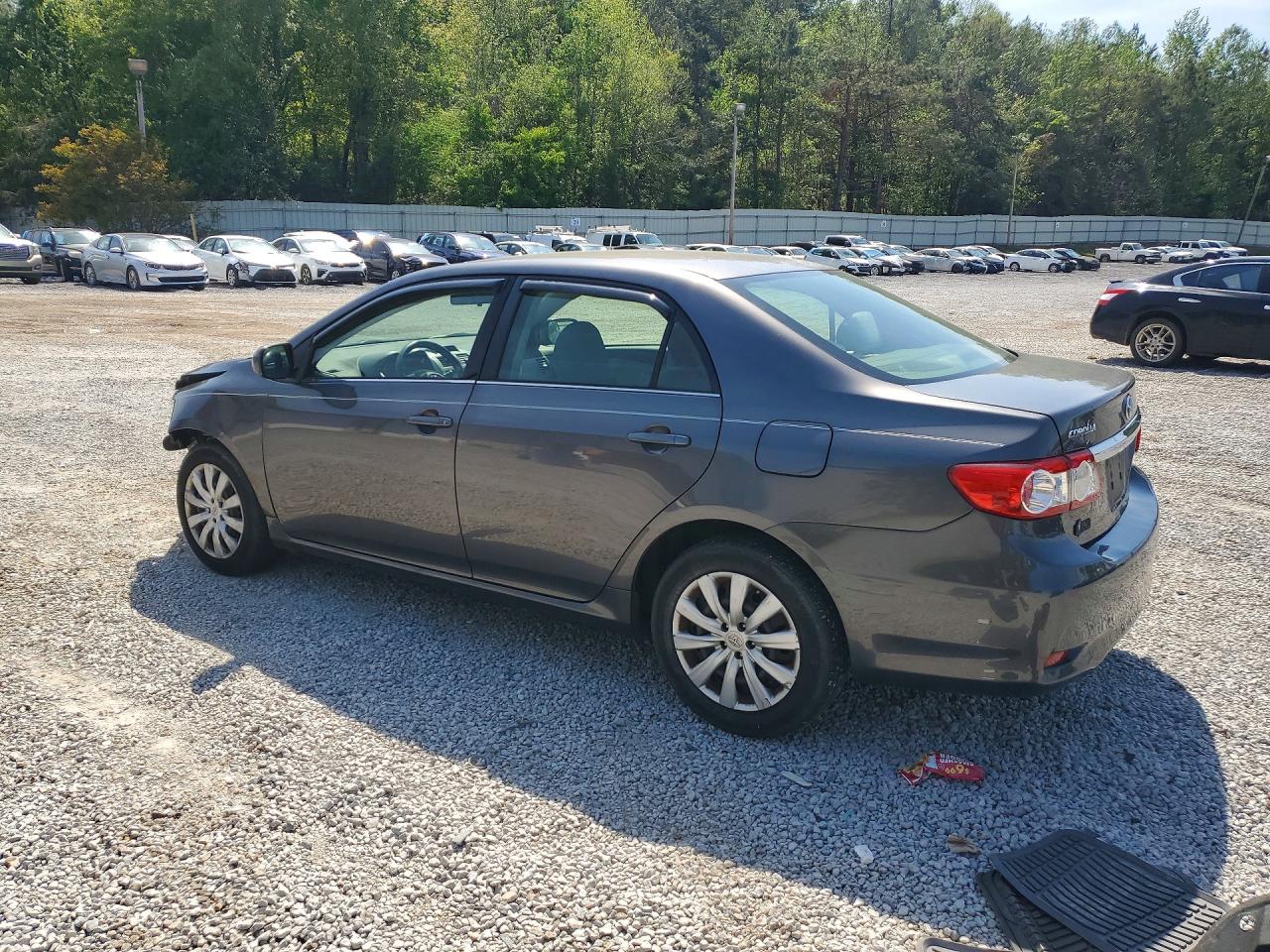 2013 TOYOTA COROLLA LE photo 3