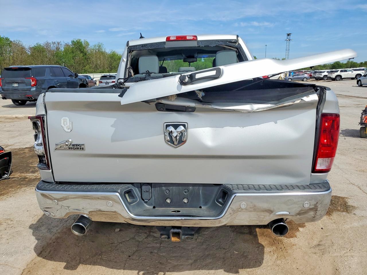 2015 RAM 1500 SLT photo 6