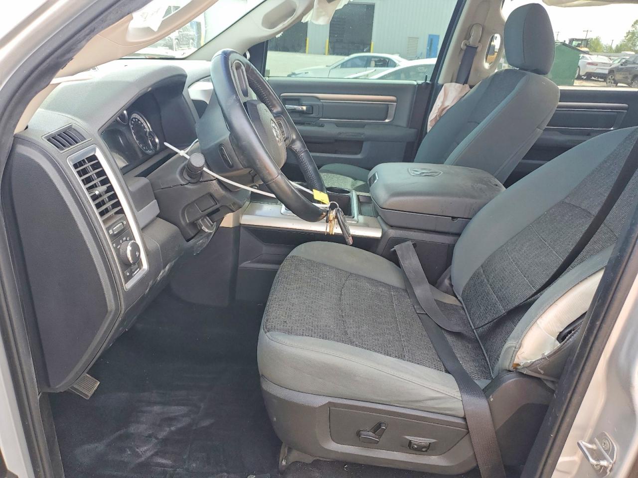 2015 RAM 1500 SLT photo 7