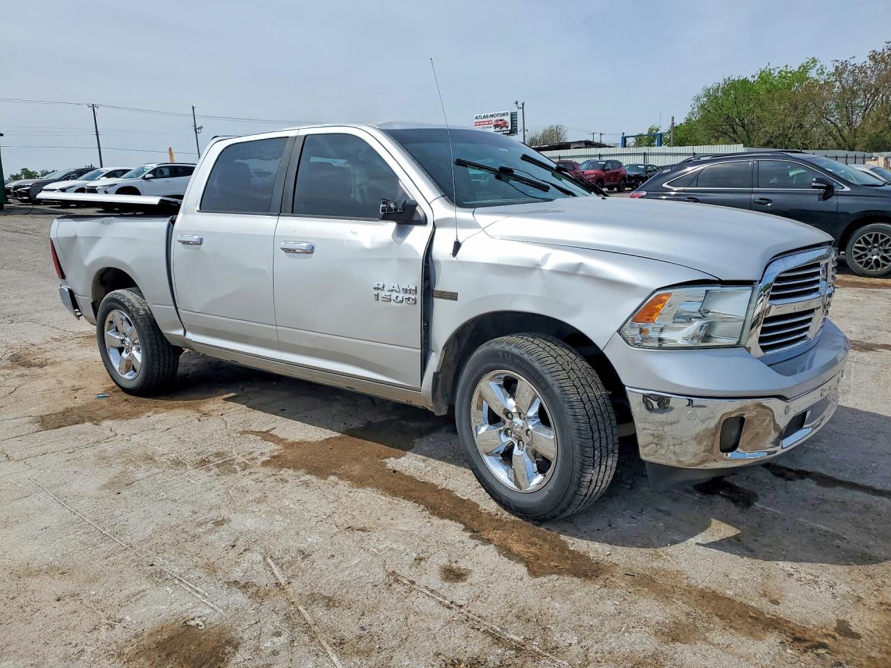 2015 RAM 1500 SLT photo 4