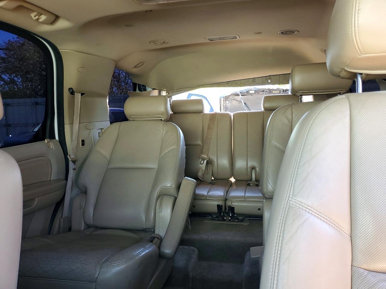 2010 CADILLAC ESCALADE PREMIUM photo 19