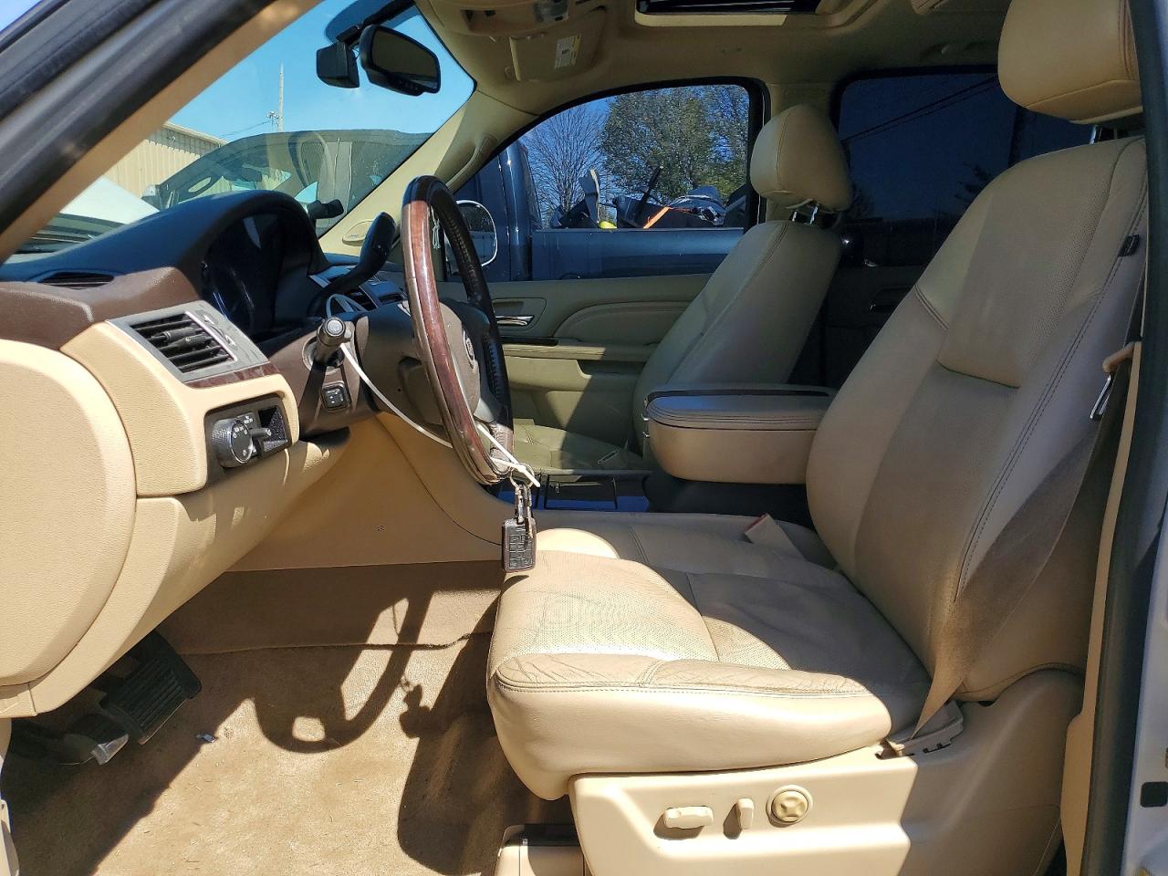 2010 CADILLAC ESCALADE PREMIUM photo 13