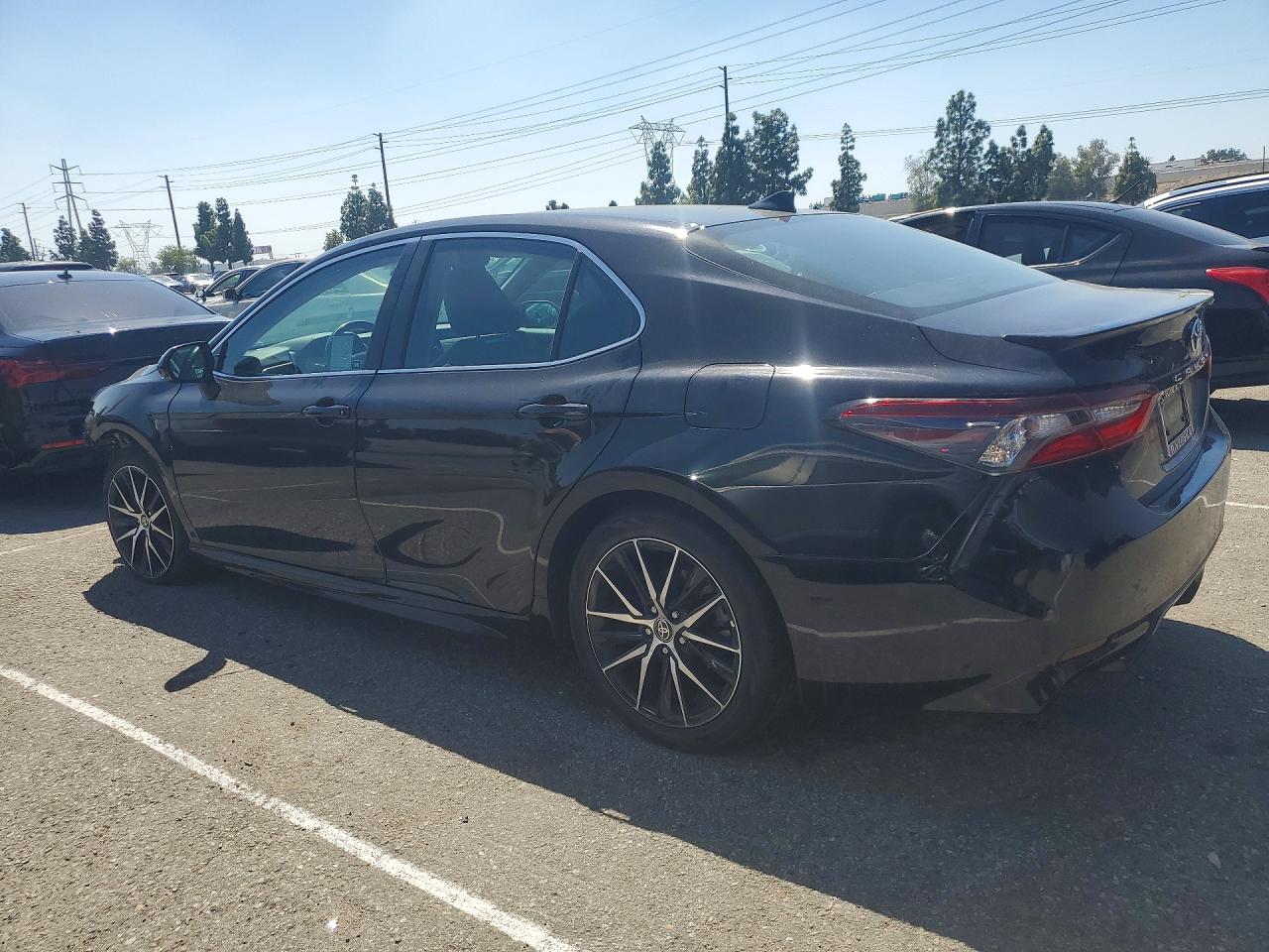 2024 TOYOTA CAMRY SE photo 4