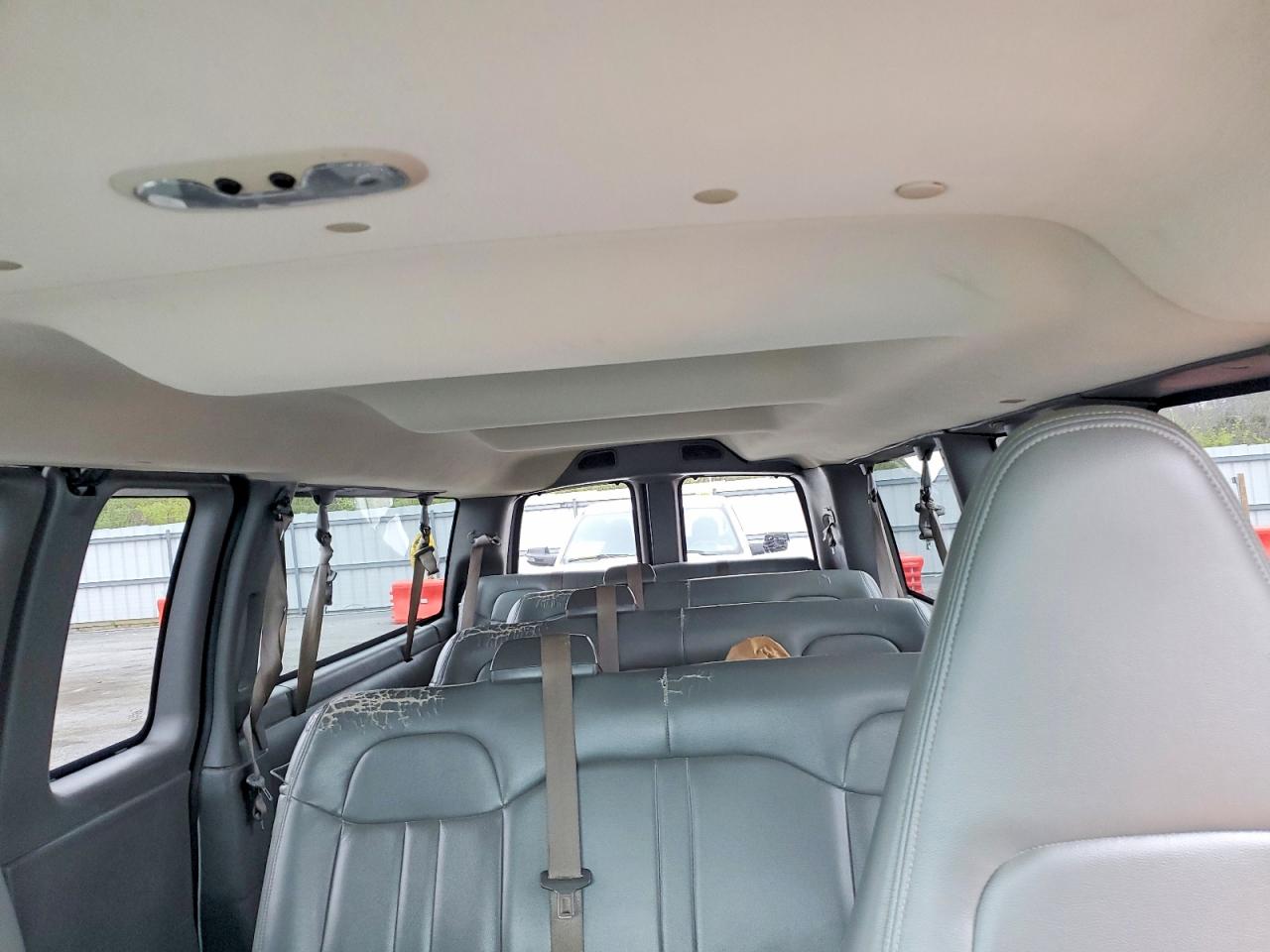 2019 CHEVROLET EXPRESS G3500 LT photo 10