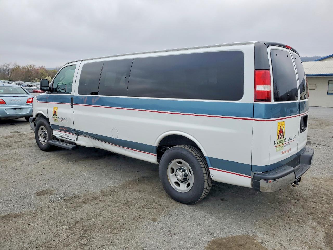 2019 CHEVROLET EXPRESS G3500 LT photo 2