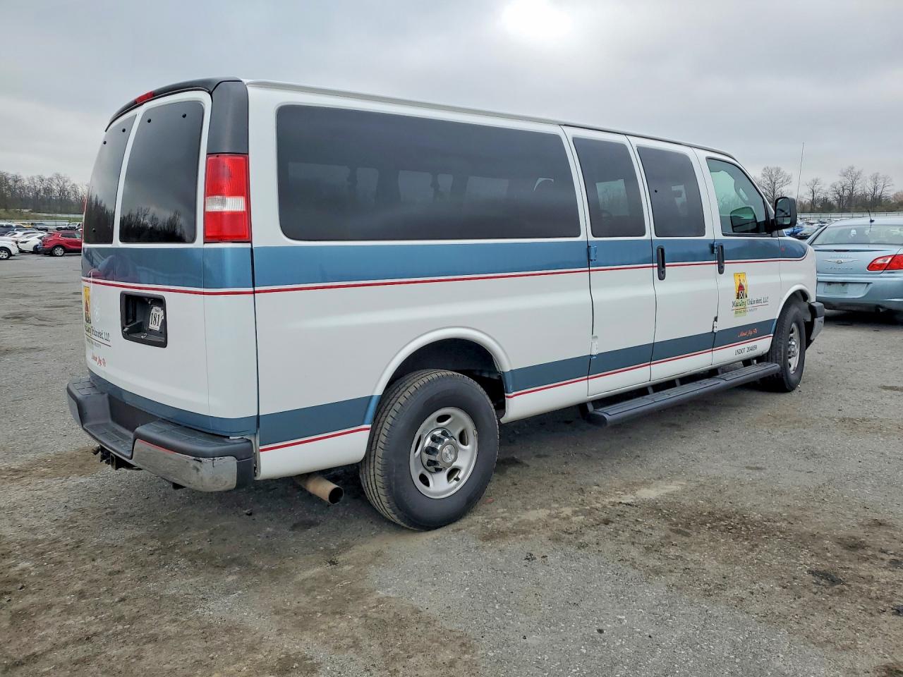 2019 CHEVROLET EXPRESS G3500 LT photo 3