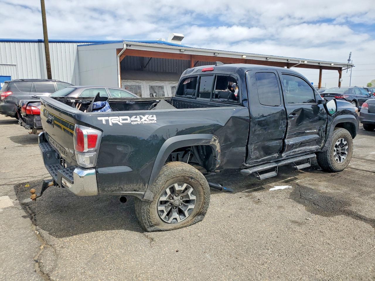 2022 TOYOTA TACOMA TRD OFF-ROAD photo 3