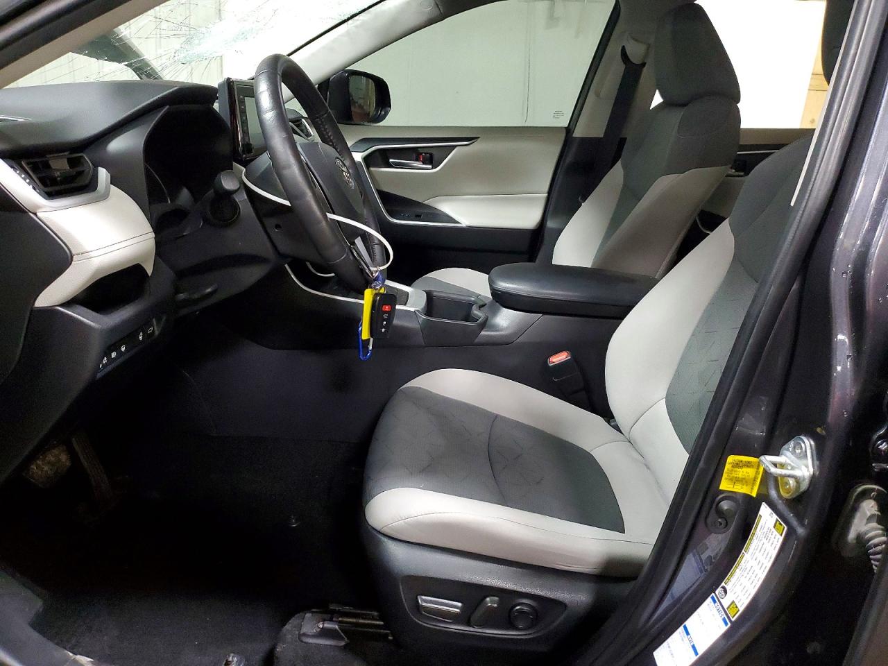 2022 TOYOTA RAV4 XLE photo 13