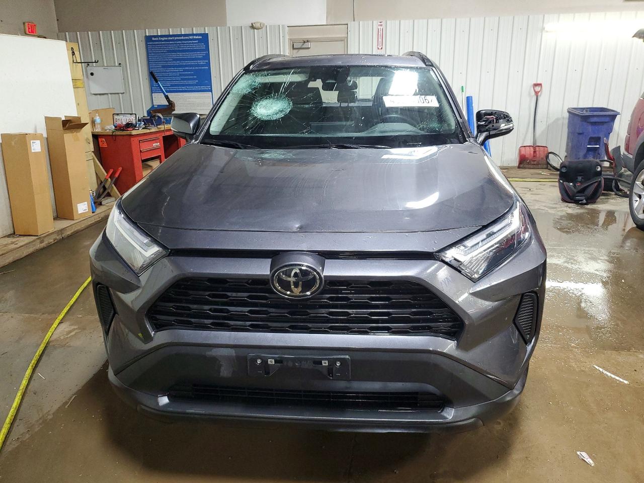 2022 TOYOTA RAV4 XLE photo 9