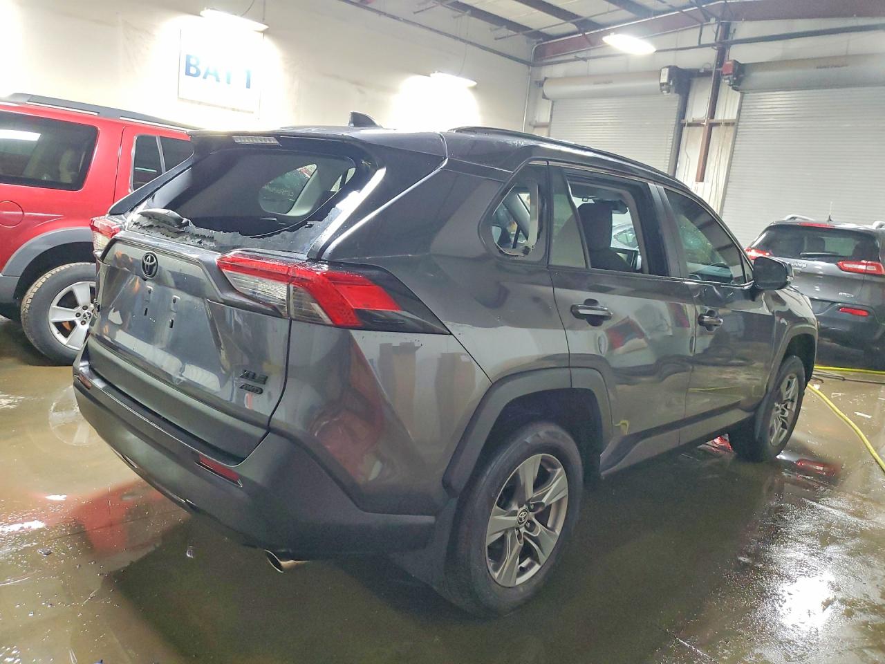 2022 TOYOTA RAV4 XLE photo 5