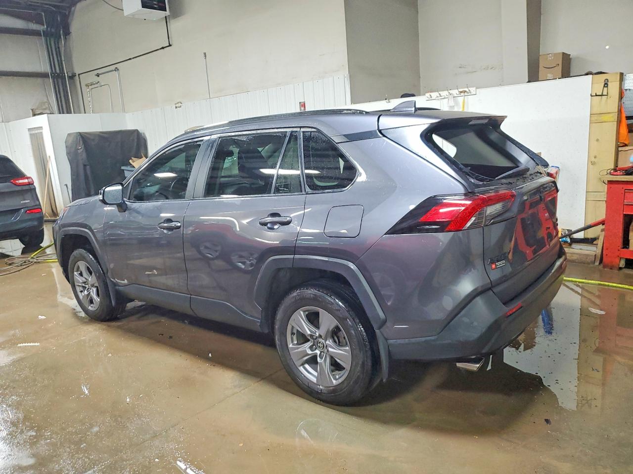 2022 TOYOTA RAV4 XLE photo 3