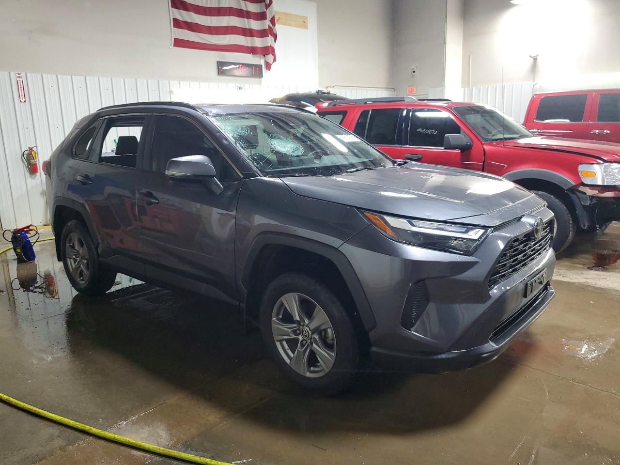 2022 TOYOTA RAV4 XLE photo 7