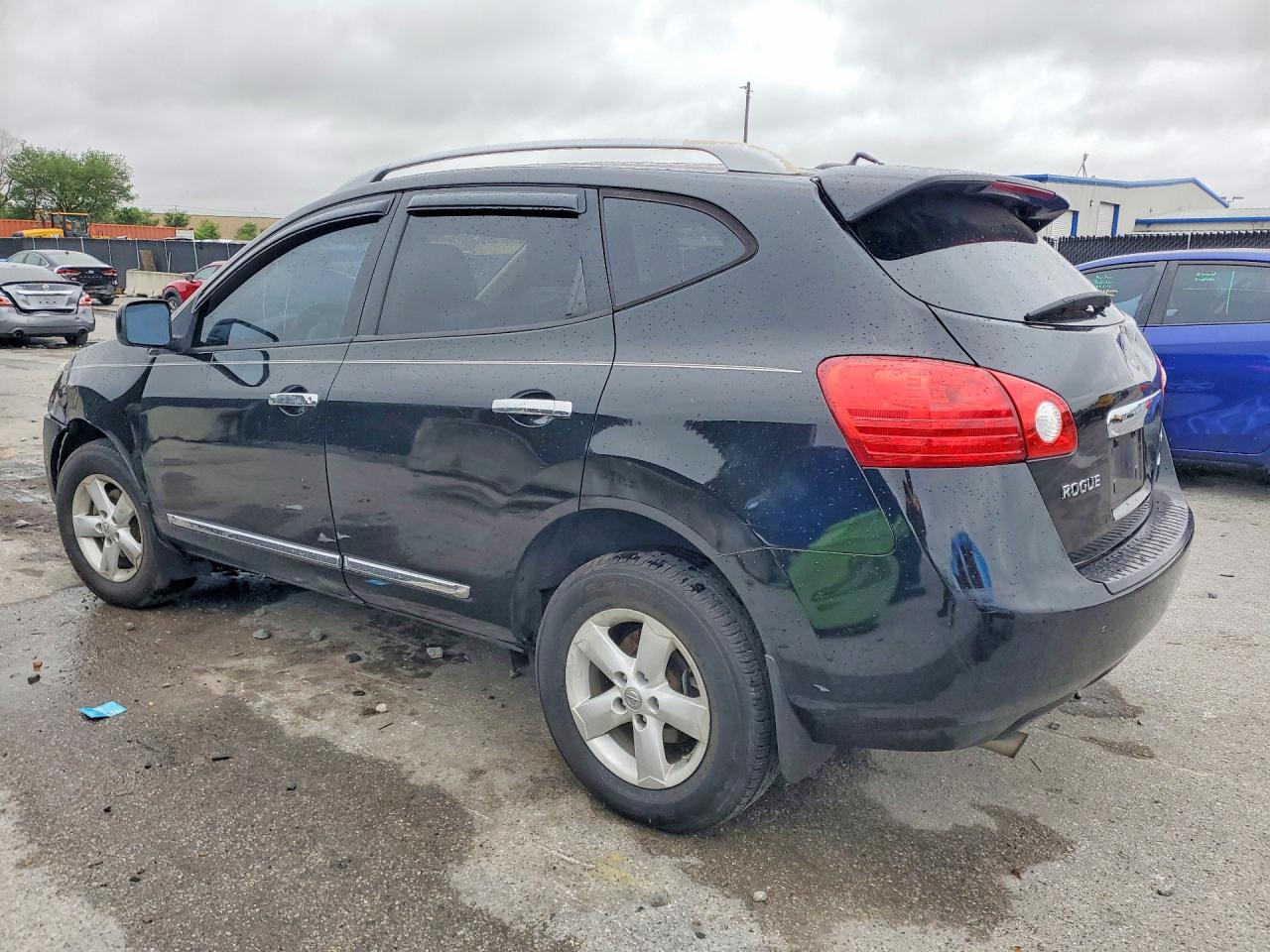 2013 NISSAN ROGUE S photo 2