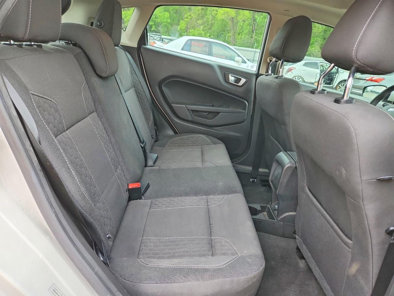 2016 FORD FIESTA SE photo 28