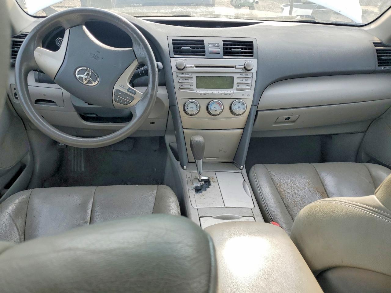 2011 TOYOTA CAMRY LE photo 15