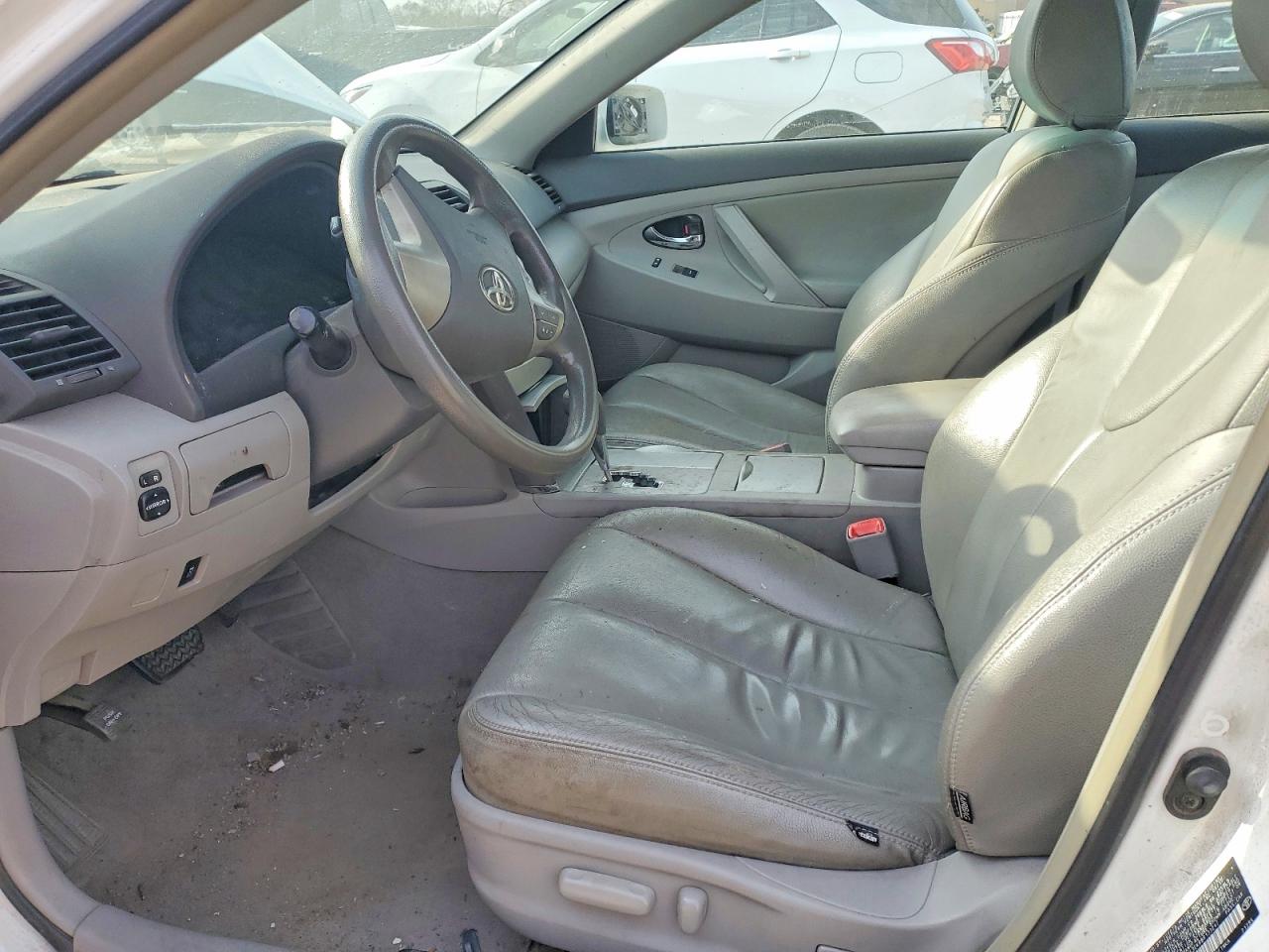 2011 TOYOTA CAMRY LE photo 13