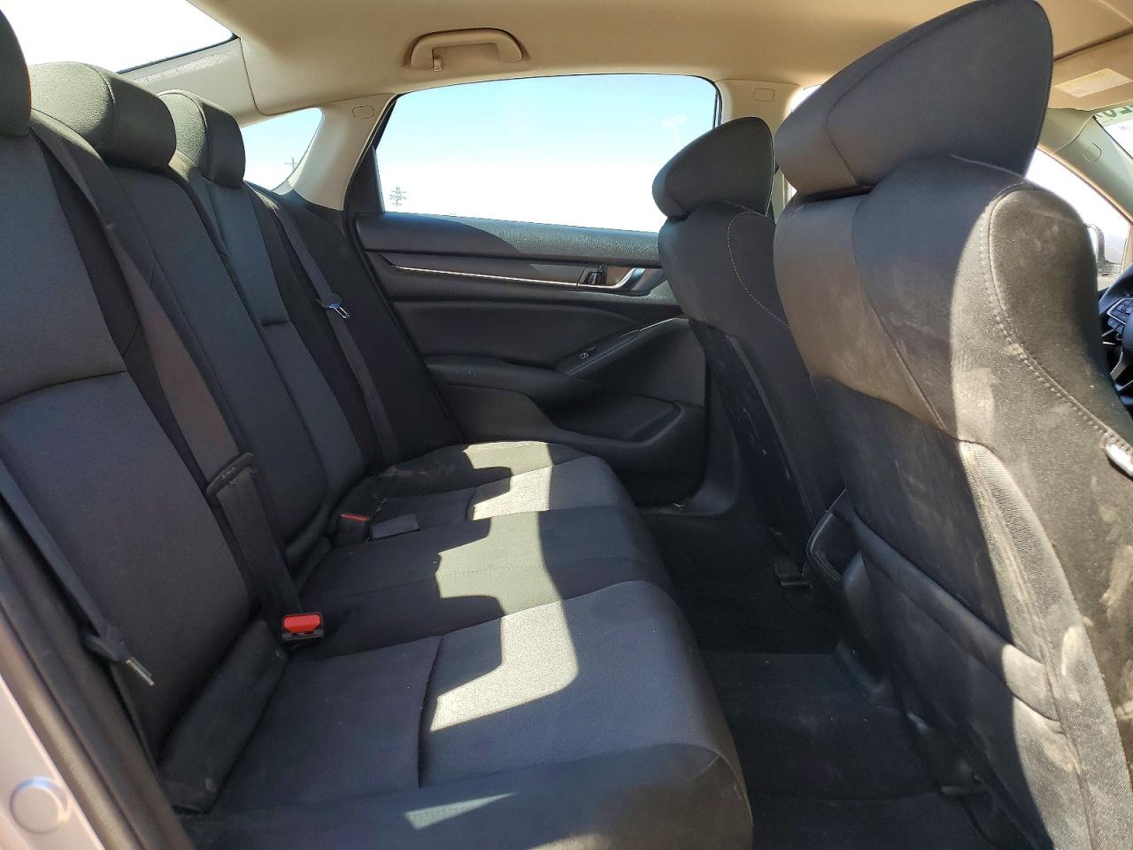 2018 HONDA ACCORD LX photo 28