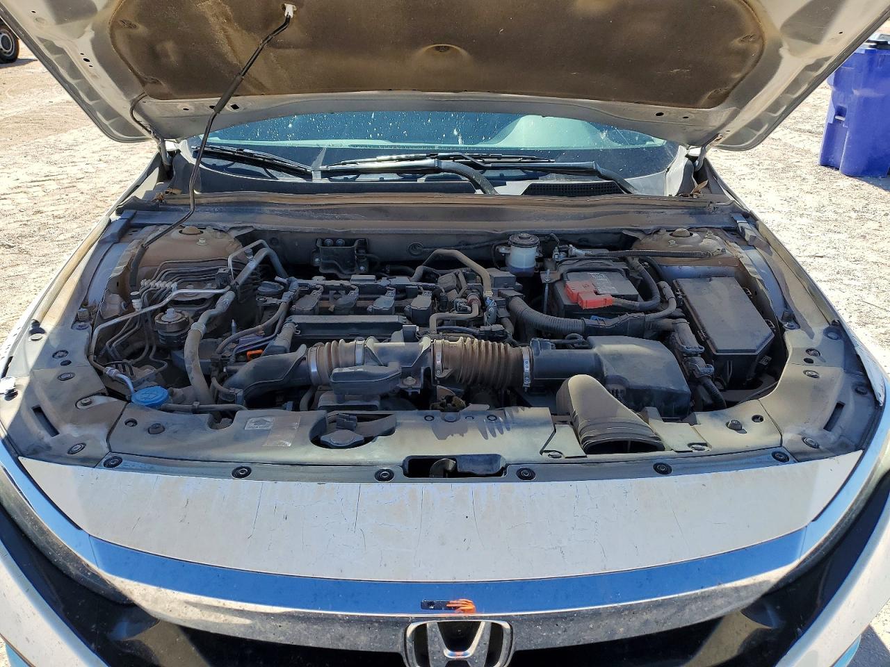 2018 HONDA ACCORD LX photo 31