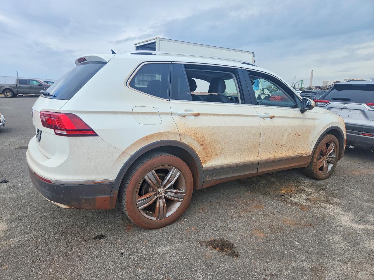 2020 VOLKSWAGEN TIGUAN SE photo 3