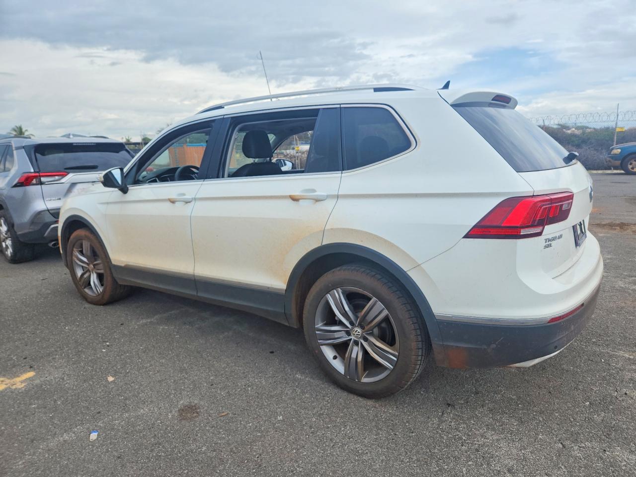 2020 VOLKSWAGEN TIGUAN SE photo 2