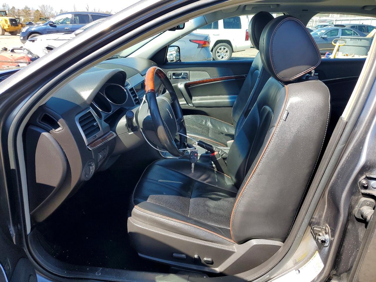 2011 LINCOLN MKZ photo 13
