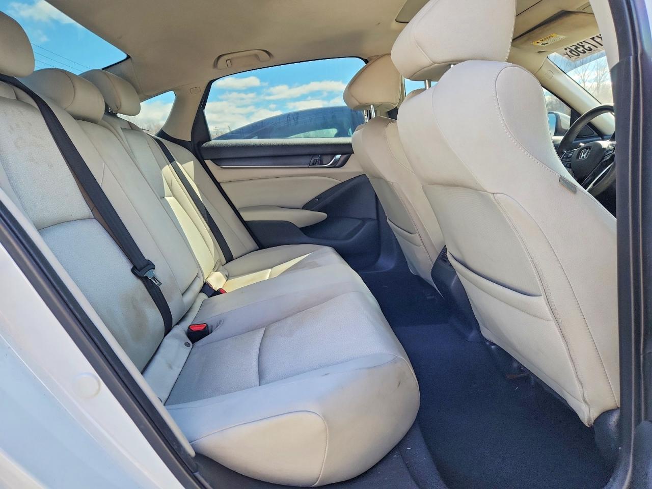 2018 HONDA ACCORD EX photo 28