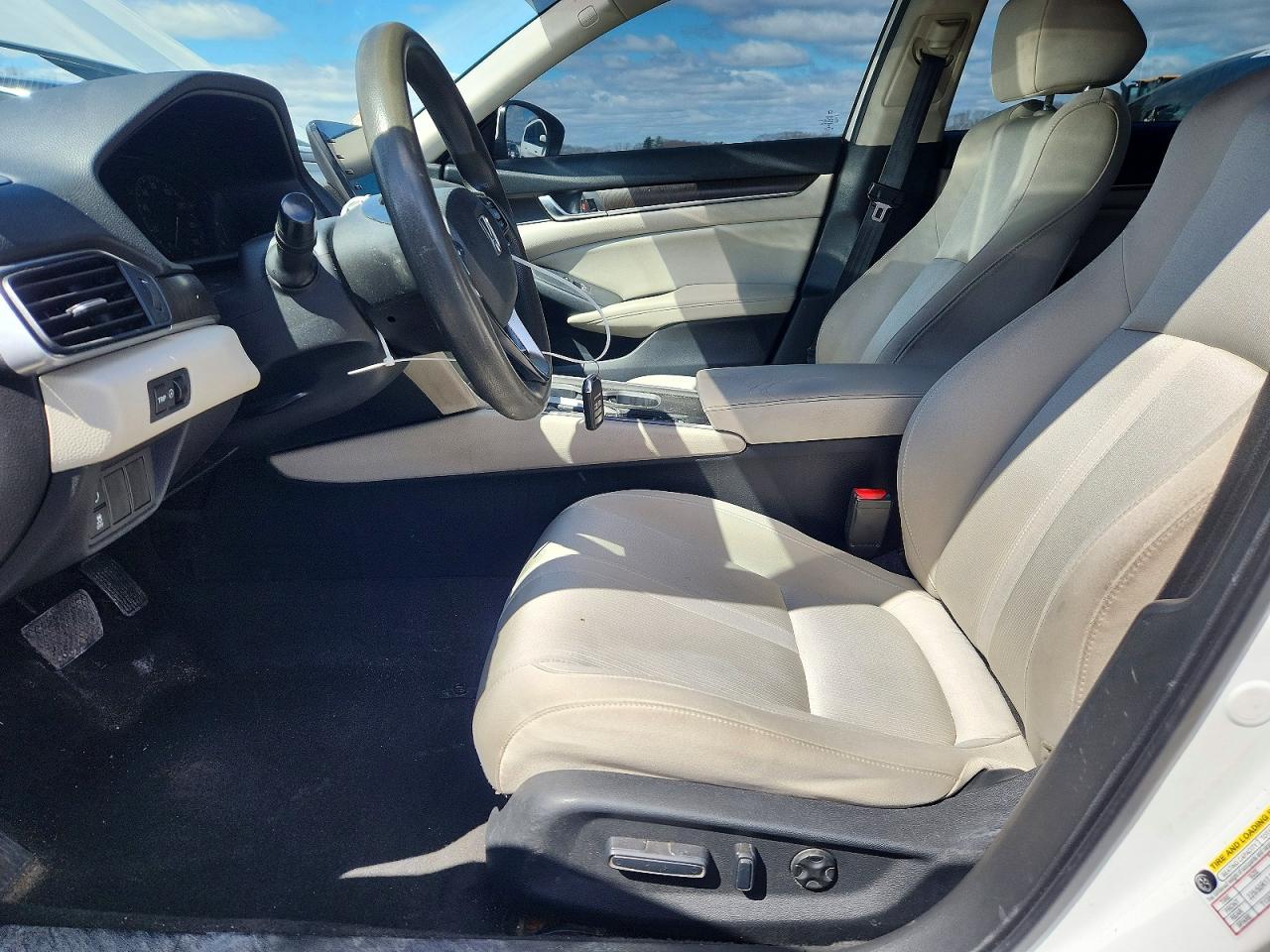 2018 HONDA ACCORD EX photo 19