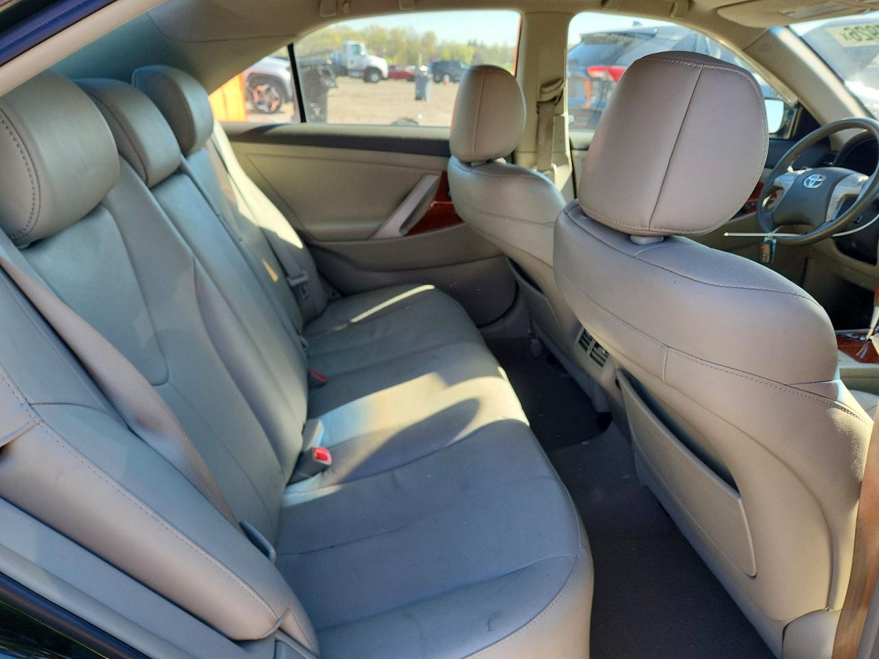 2011 TOYOTA CAMRY XLE V6 photo 10