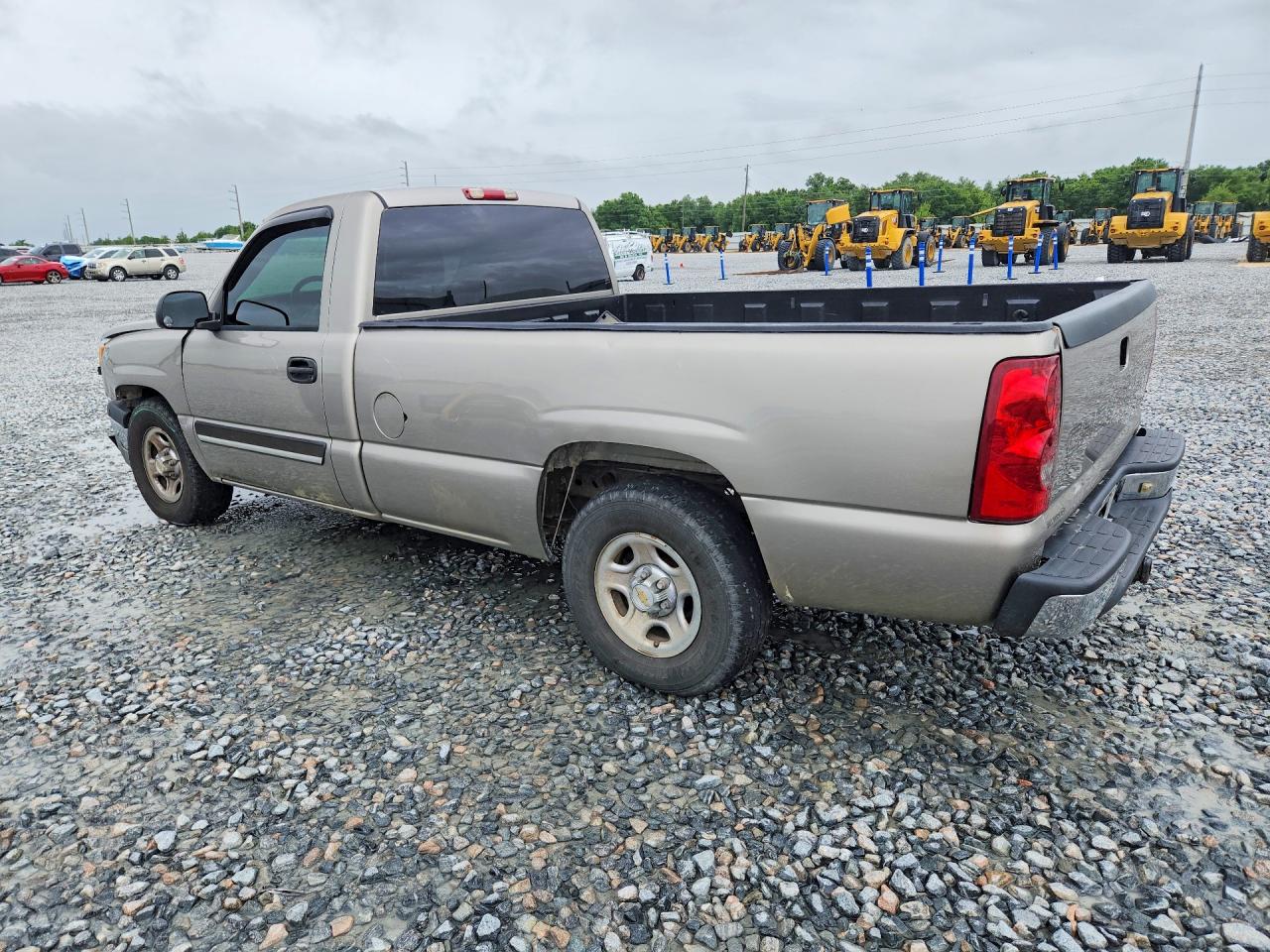 2003 CHEVROLET SILVERADO C1500 photo 2
