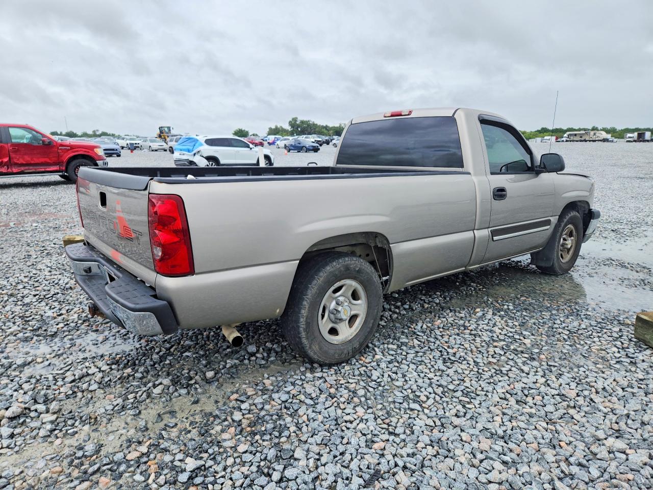 2003 CHEVROLET SILVERADO C1500 photo 3