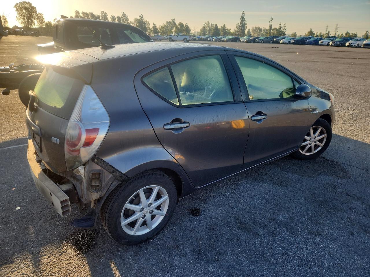 2012 TOYOTA PRIUS C FOUR photo 5
