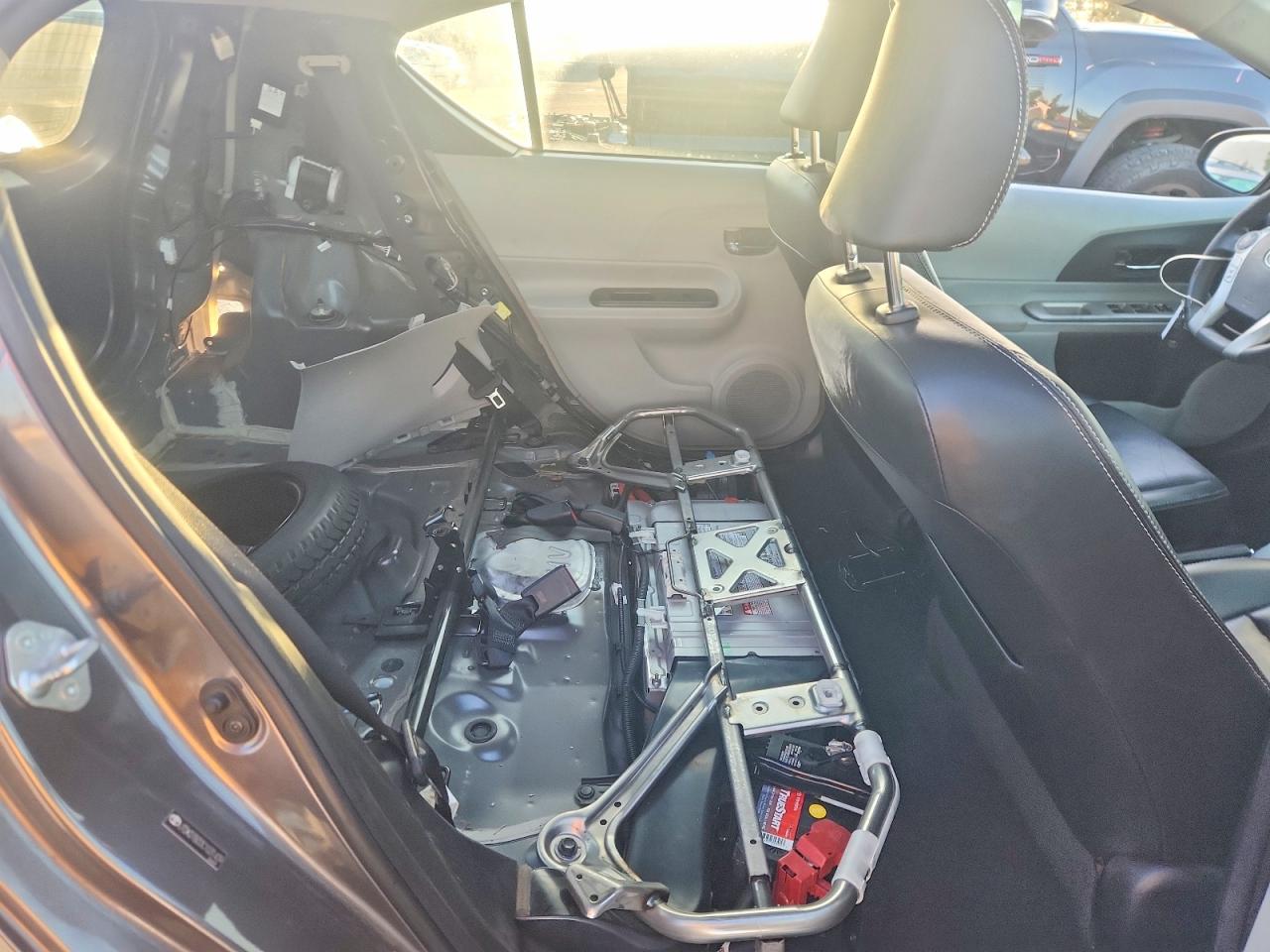 2012 TOYOTA PRIUS C FOUR photo 19