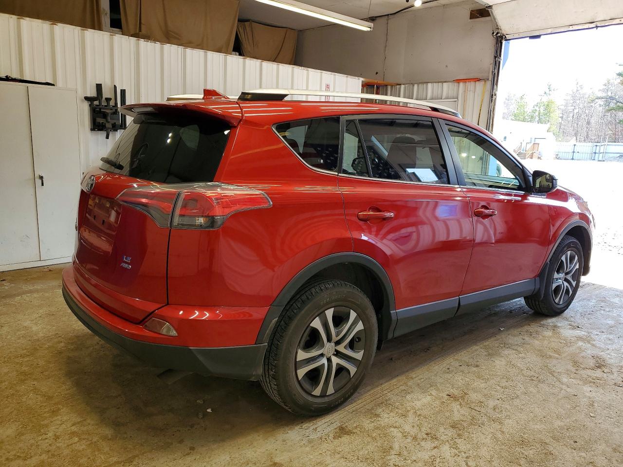 2016 TOYOTA RAV4 LE photo 3