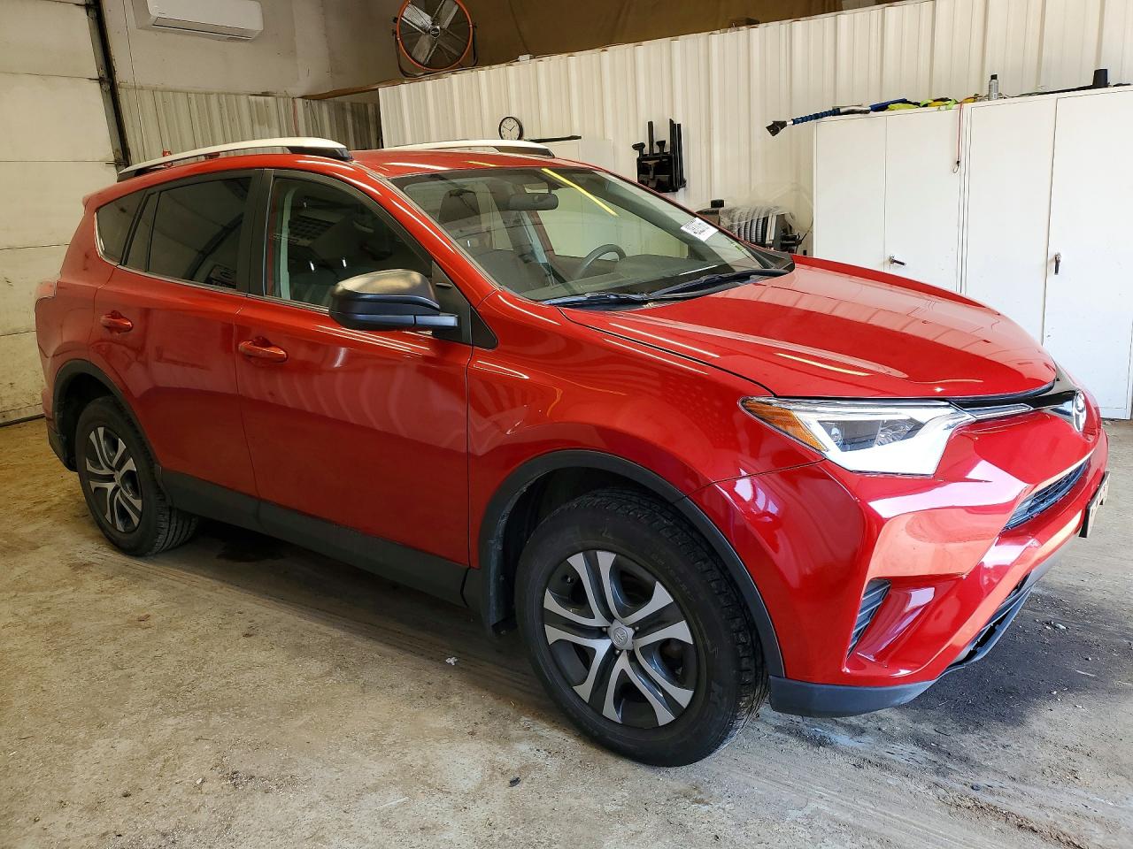 2016 TOYOTA RAV4 LE photo 4